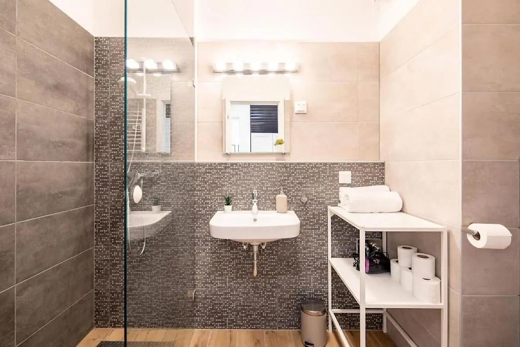 Apartamento Marone 209 Budapest ~ Ac/Balcony/Indoor Parking Hungría