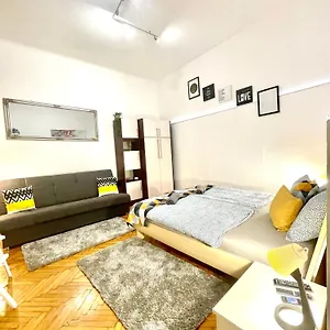 Small Cosy Near The Famous Westend Center Budapeszt